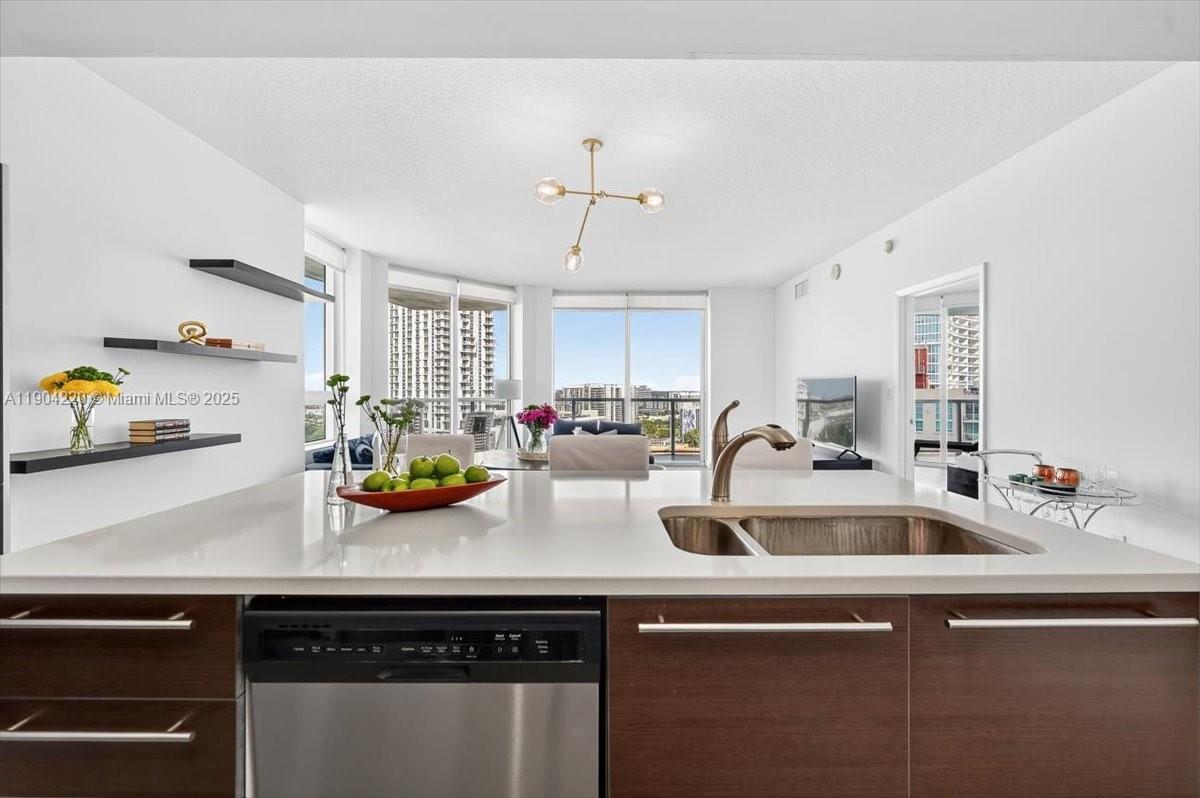 QUANTUM ON THE BAY CONDO - Residential