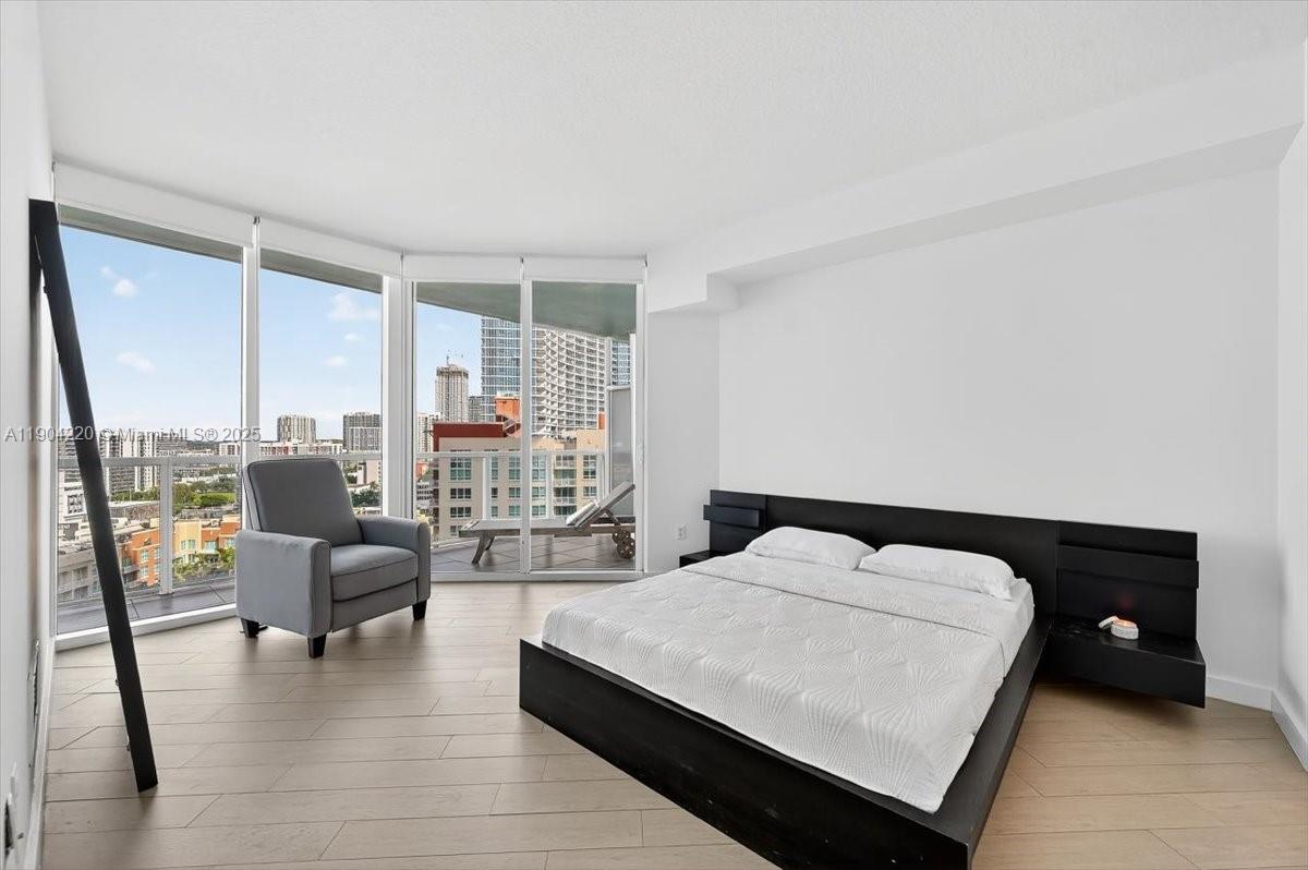 QUANTUM ON THE BAY CONDO - Residential