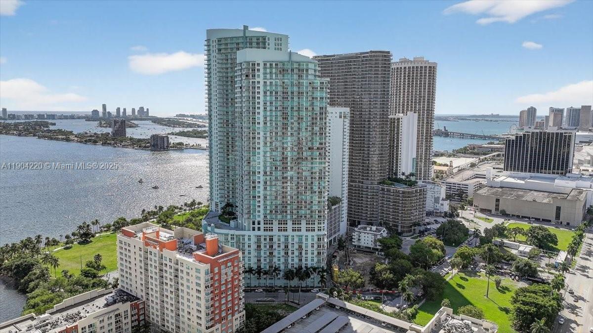 QUANTUM ON THE BAY CONDO - Residential