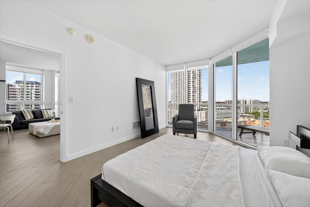 QUANTUM ON THE BAY CONDO - Residential