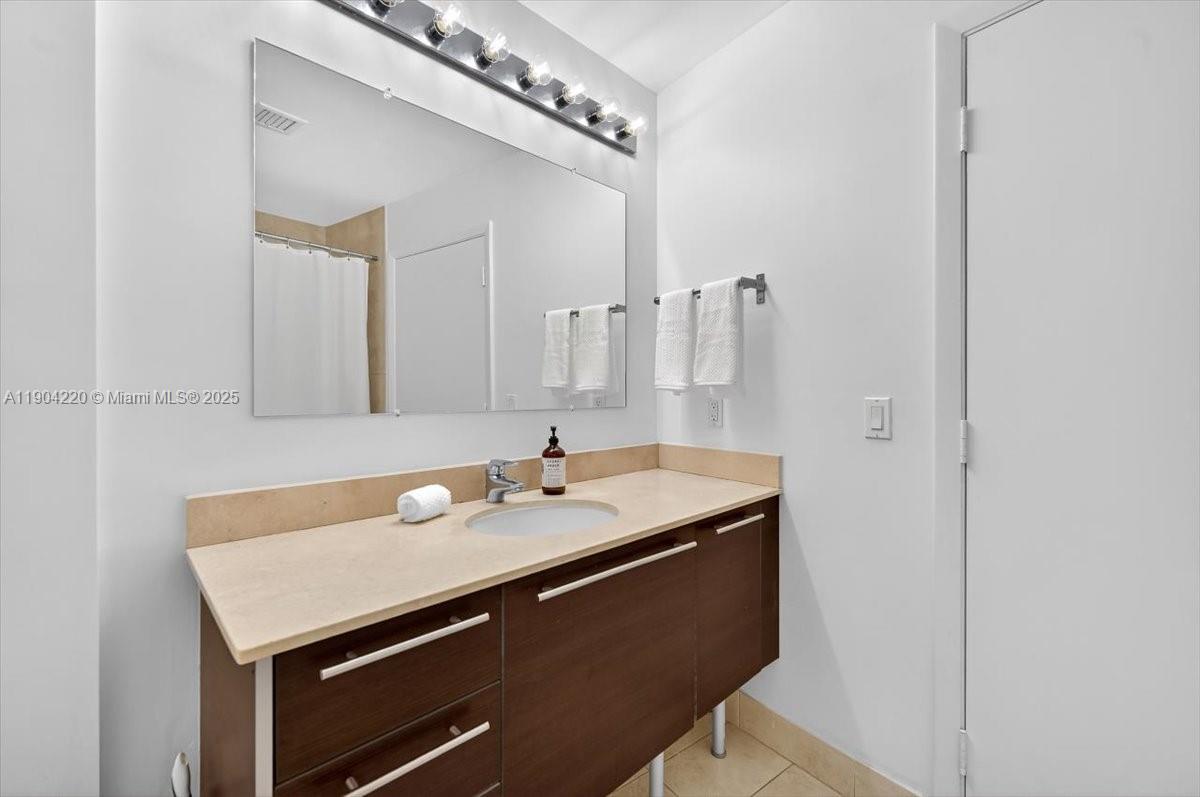 QUANTUM ON THE BAY CONDO - Residential