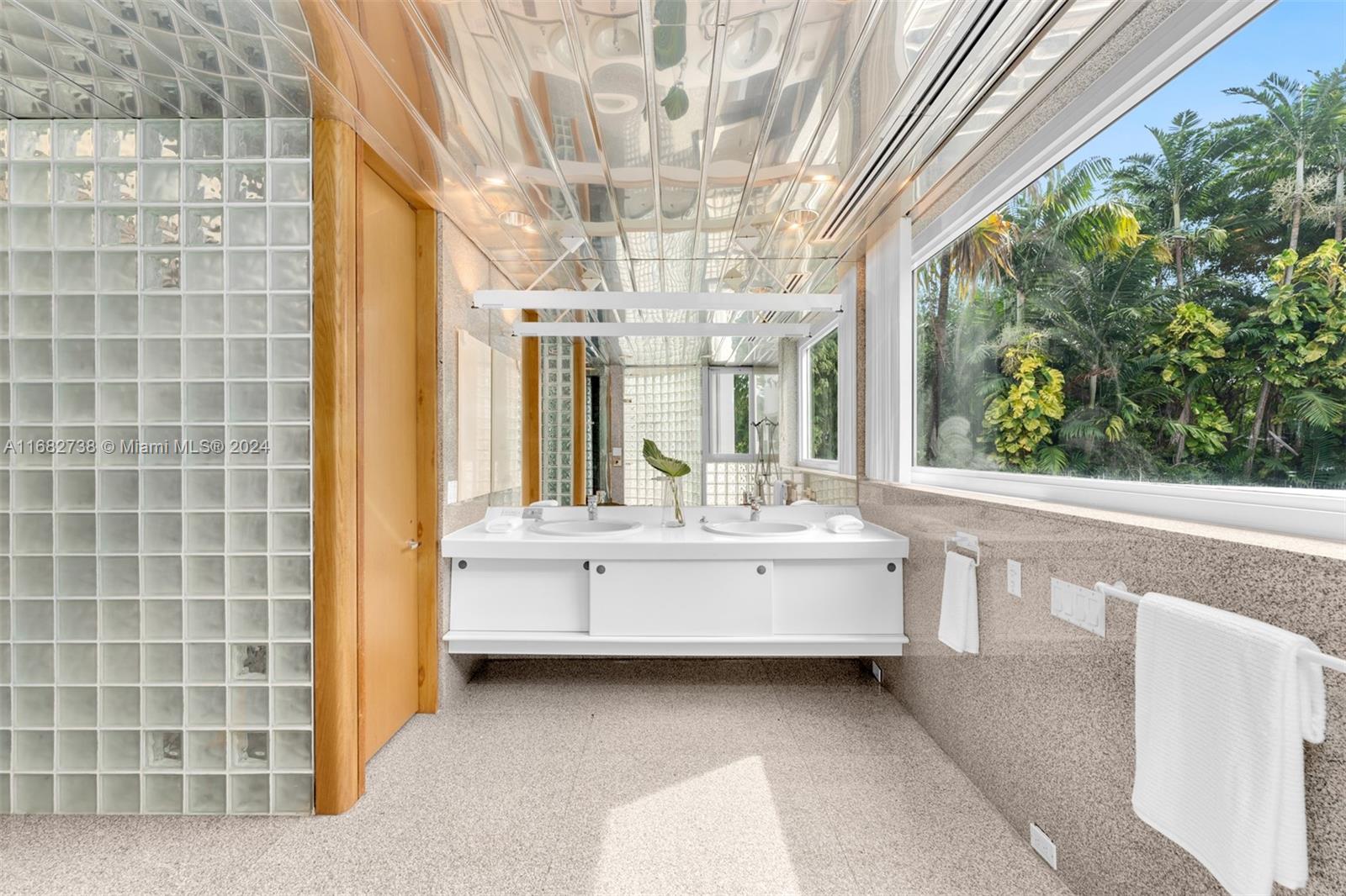 MANGO BAY - Residential