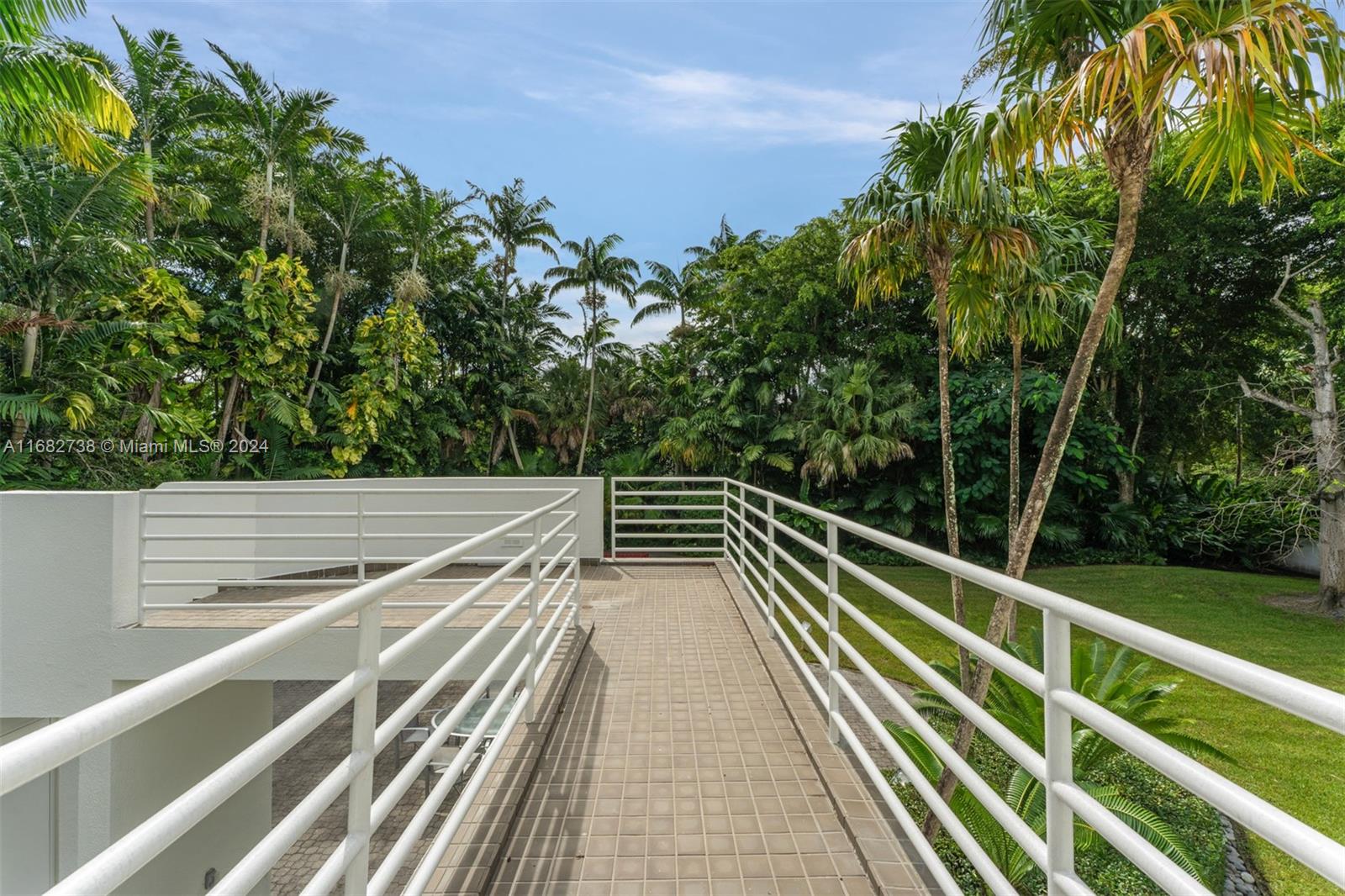 MANGO BAY - Residential