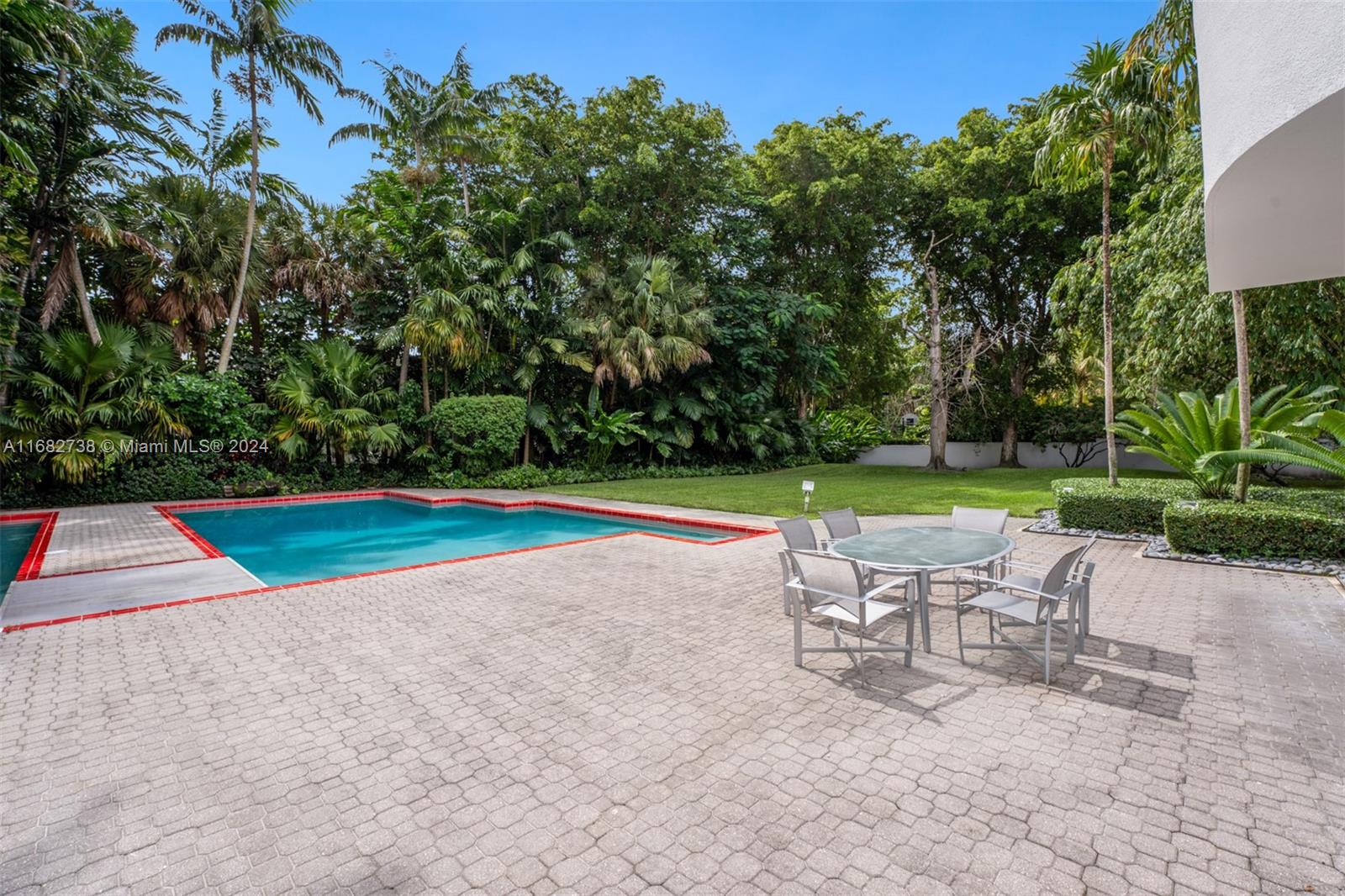 MANGO BAY - Residential