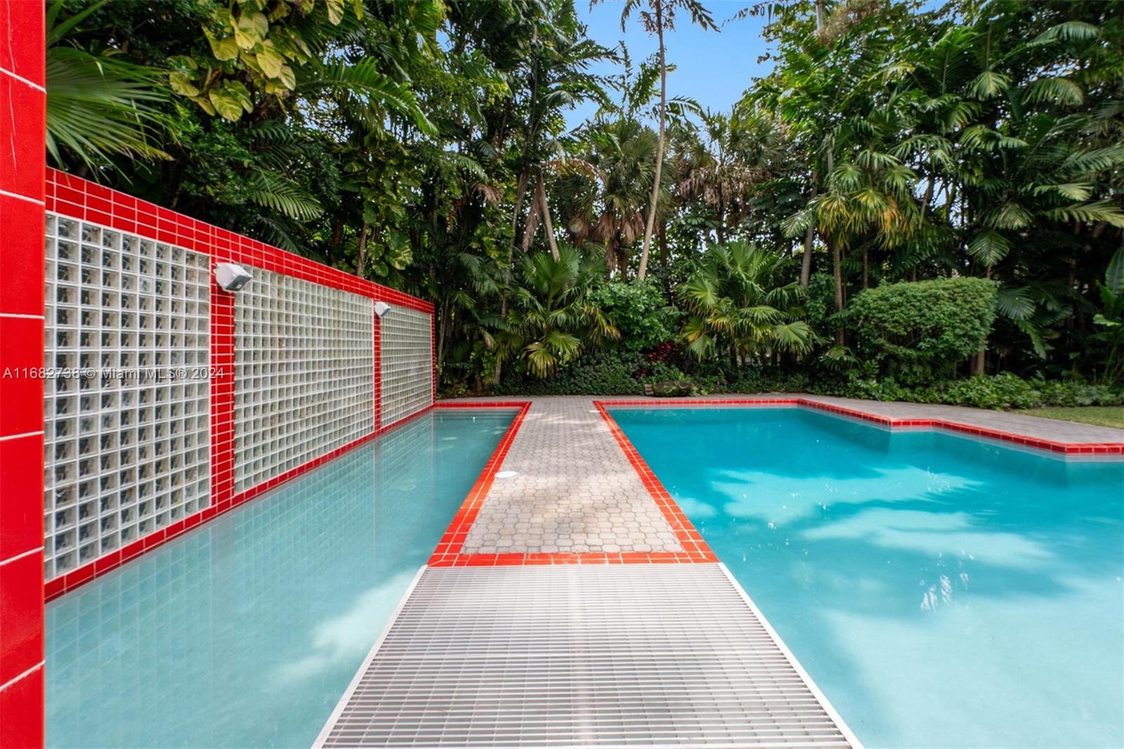 MANGO BAY - Residential