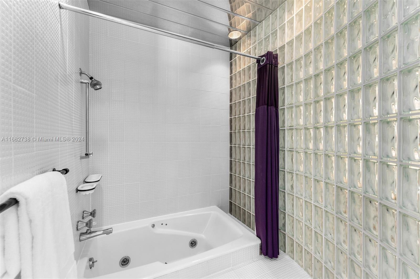 MANGO BAY - Residential