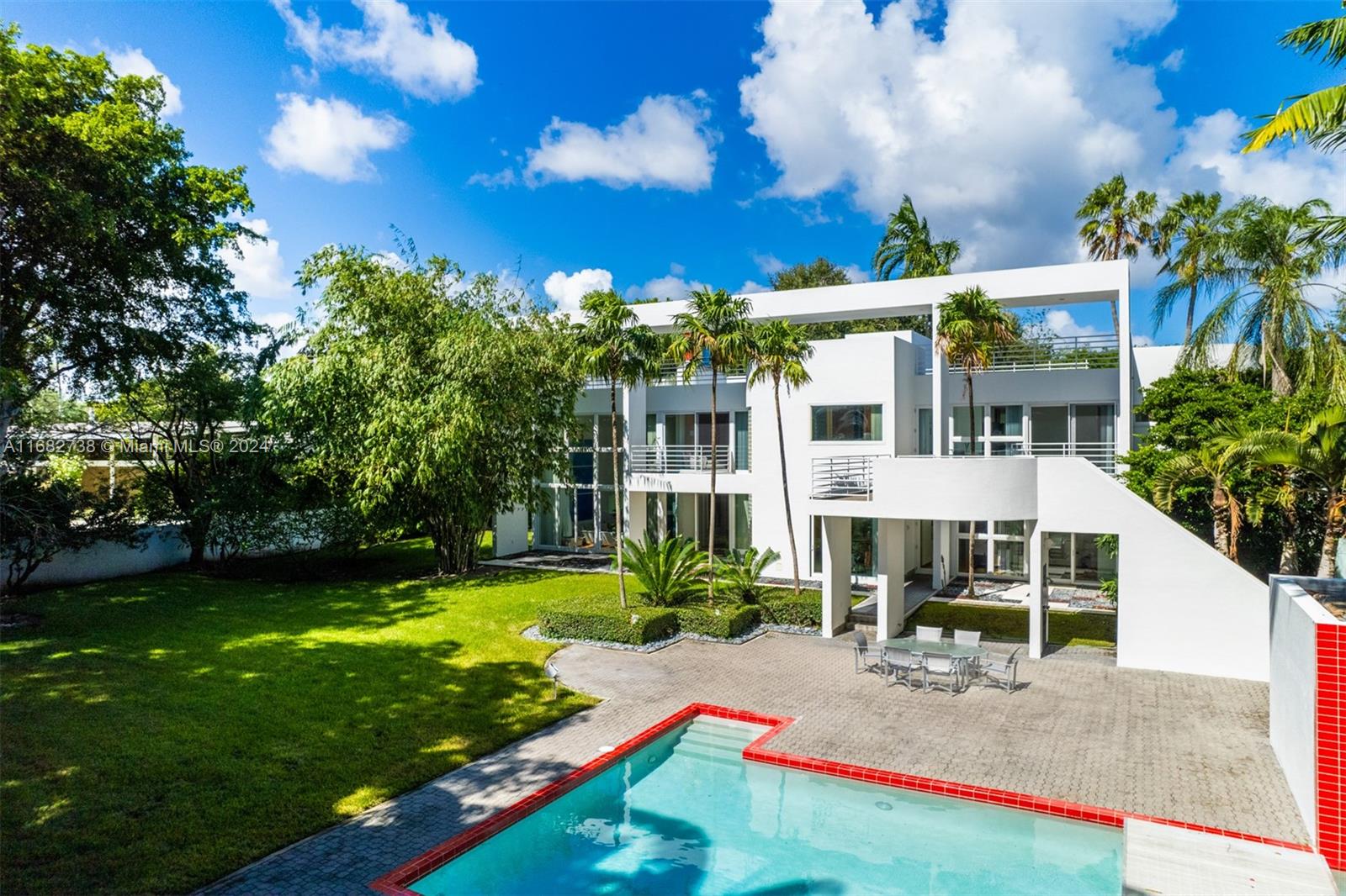 MANGO BAY - Residential