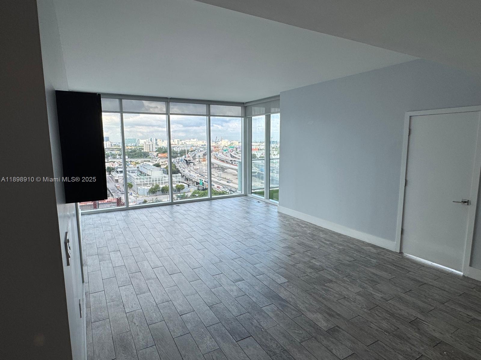 TEN MUSEUM PK RESIDENTIAL - Residential