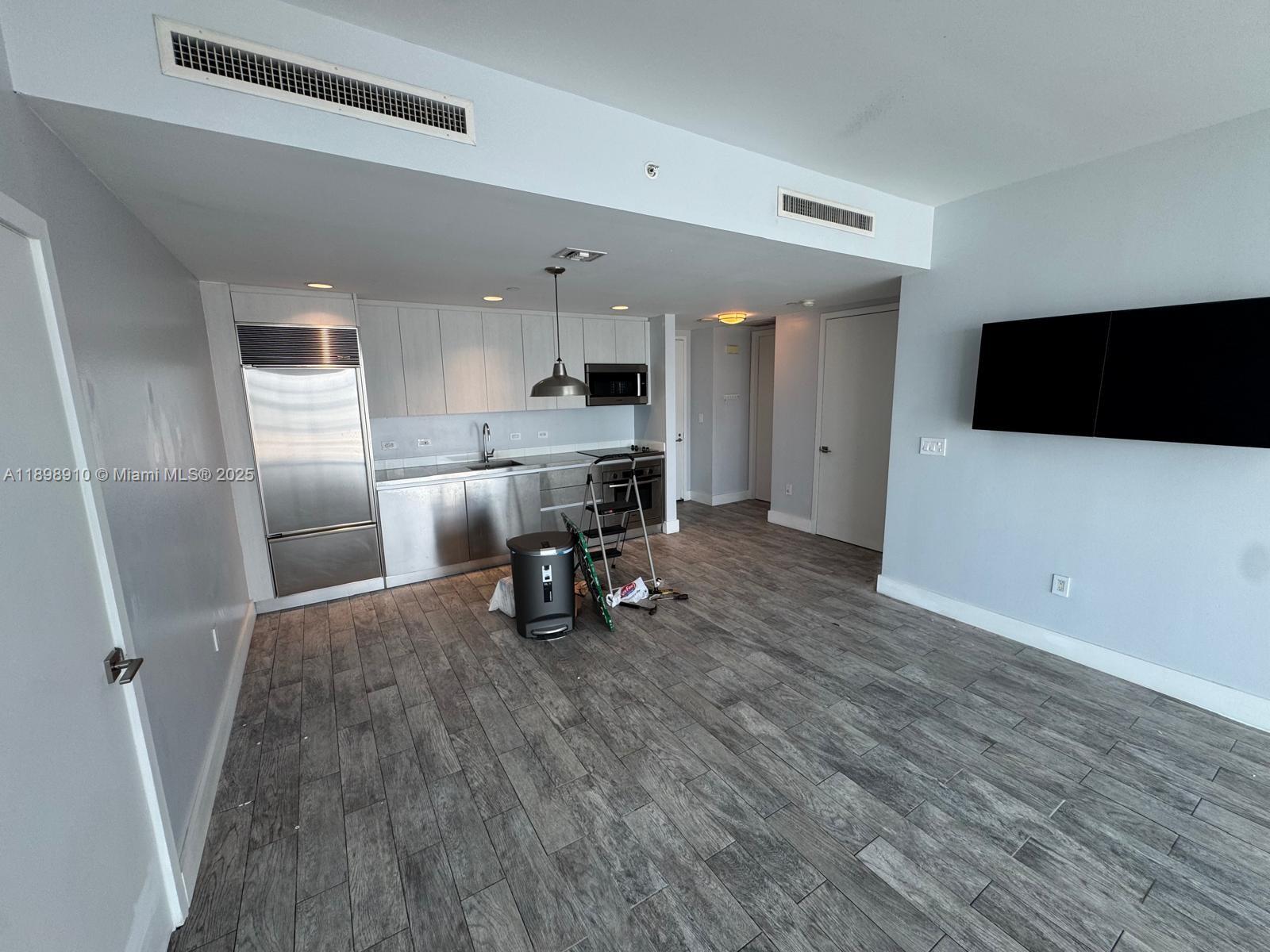 TEN MUSEUM PK RESIDENTIAL - Residential