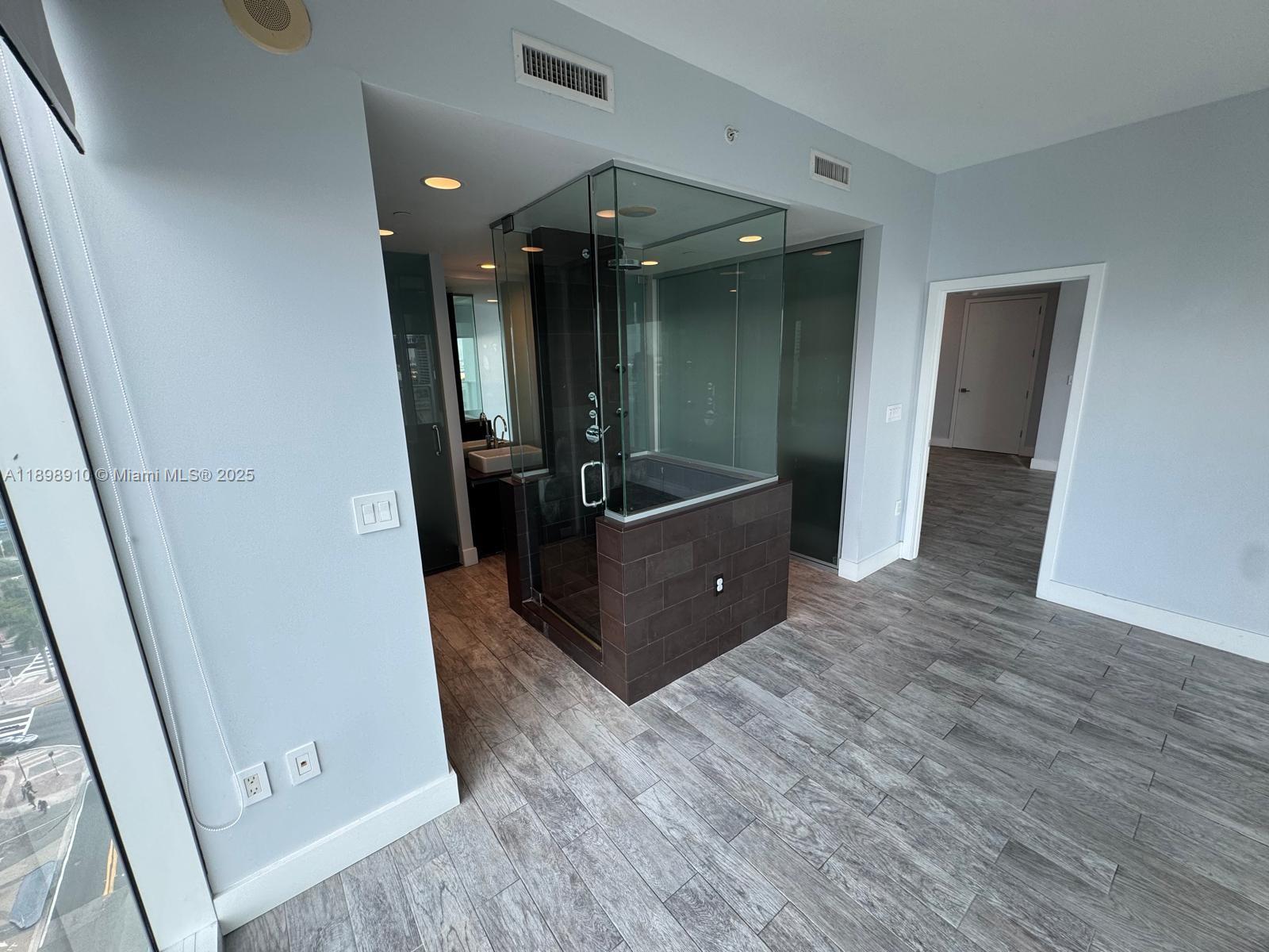 TEN MUSEUM PK RESIDENTIAL - Residential