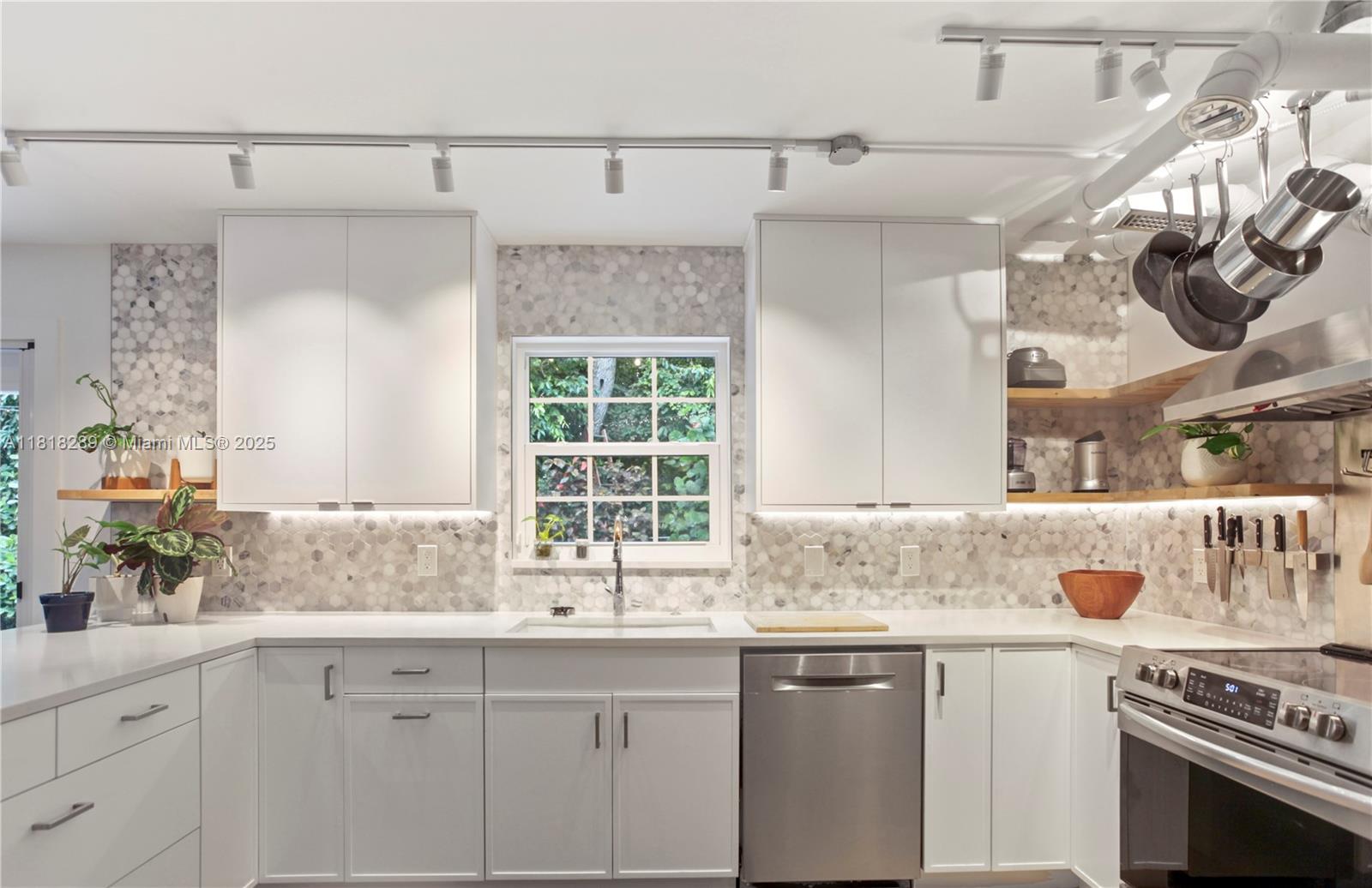 PEPPERWOOD AS - Residential Lease