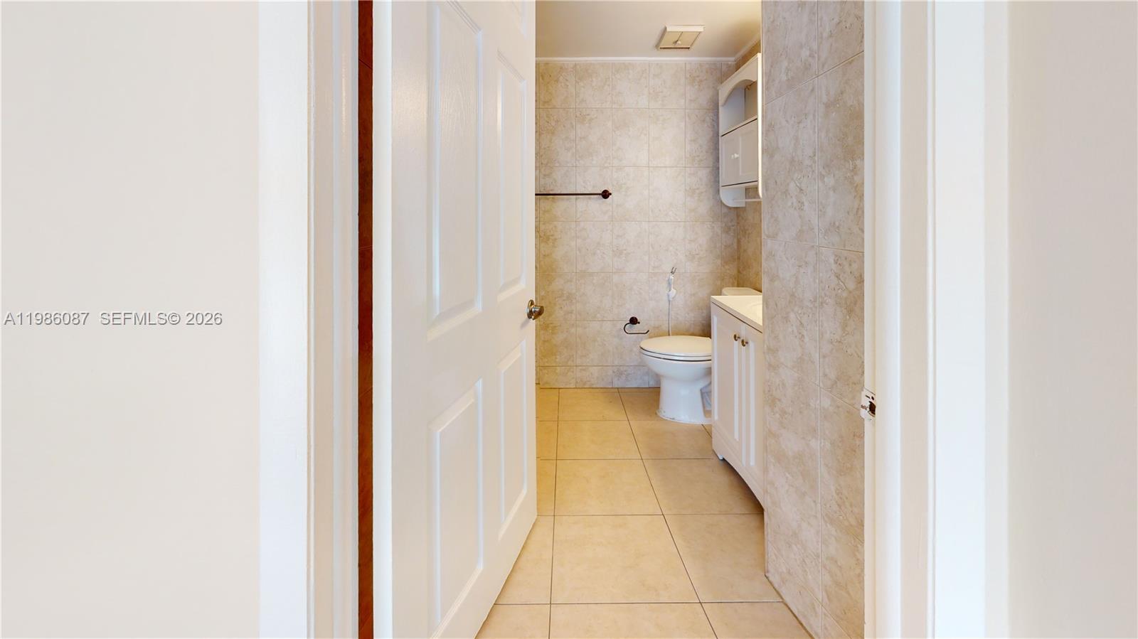 INTERNATIONAL TOWERS COND - Residential Lease