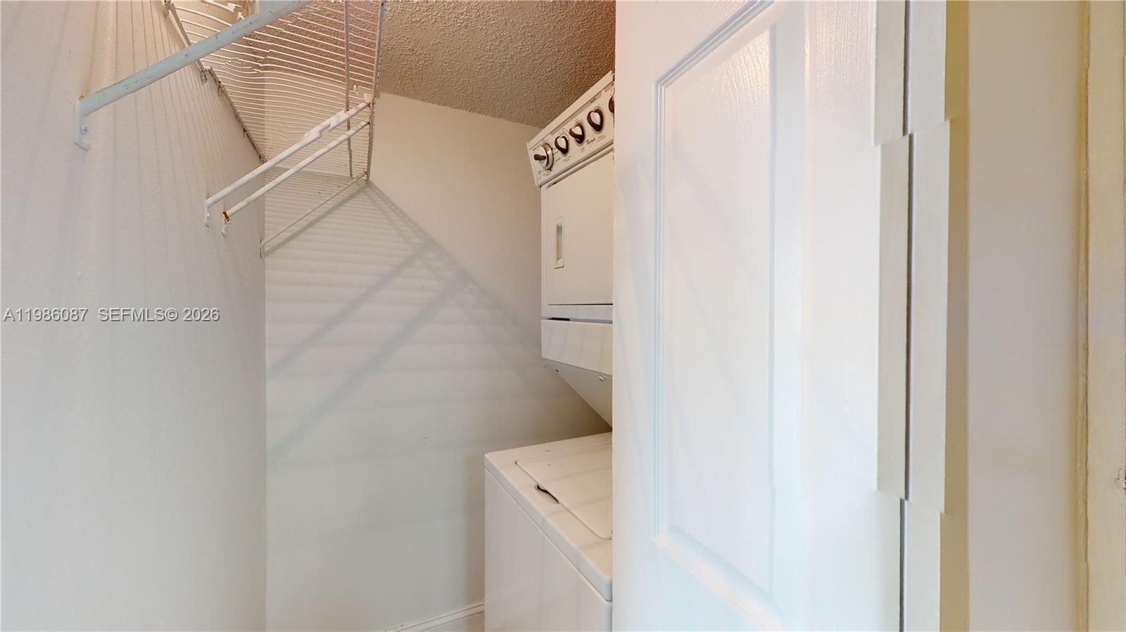 INTERNATIONAL TOWERS COND - Residential Lease