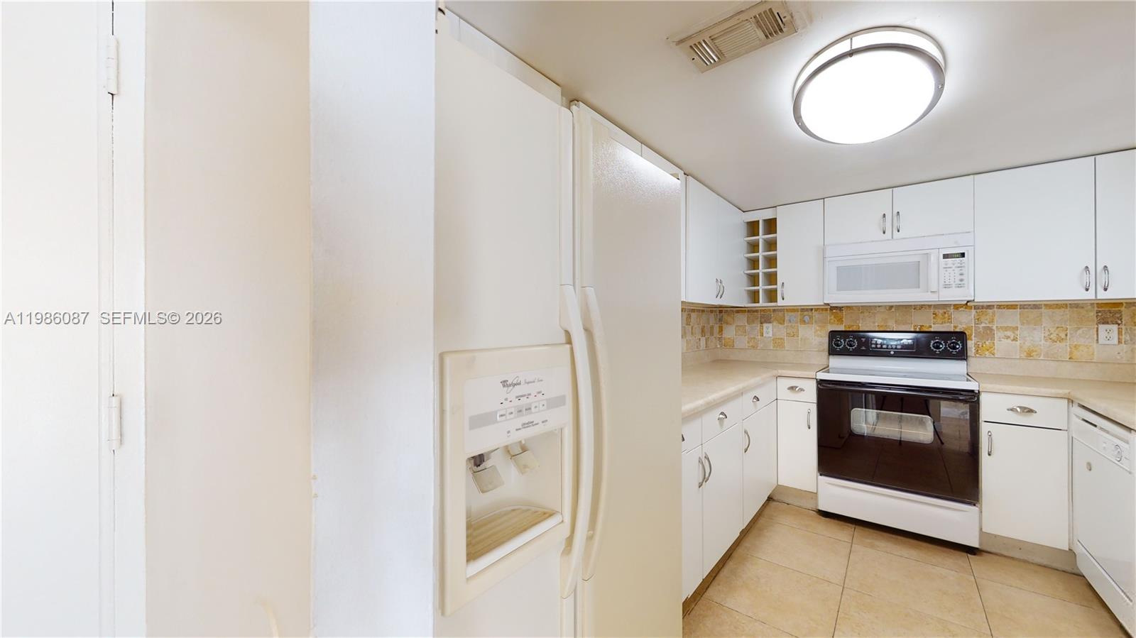 INTERNATIONAL TOWERS COND - Residential Lease