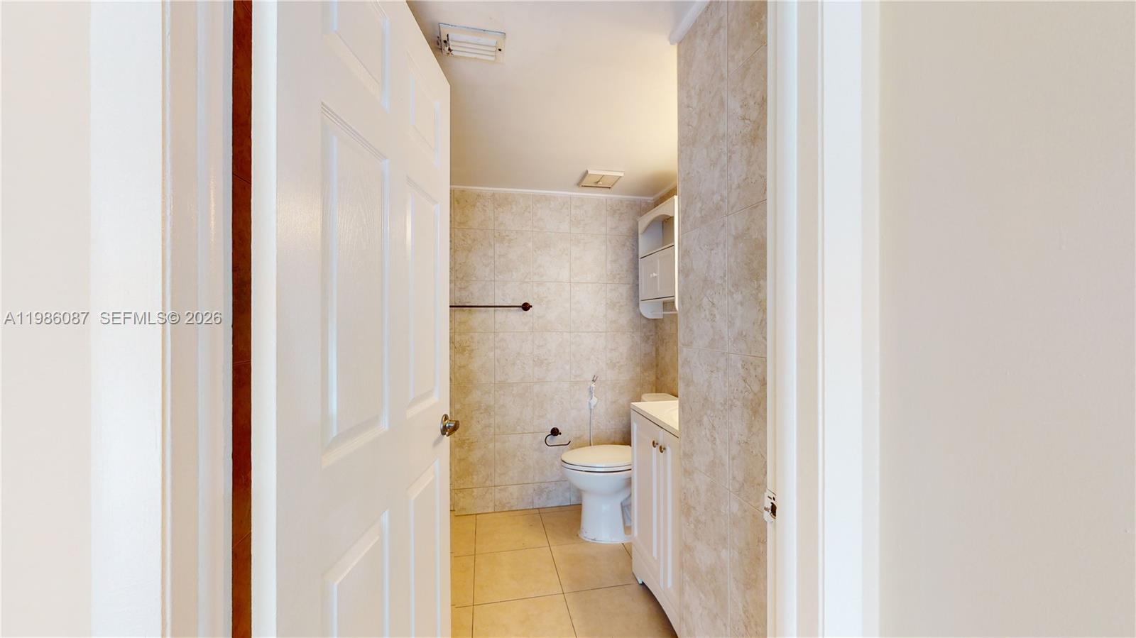 INTERNATIONAL TOWERS COND - Residential Lease