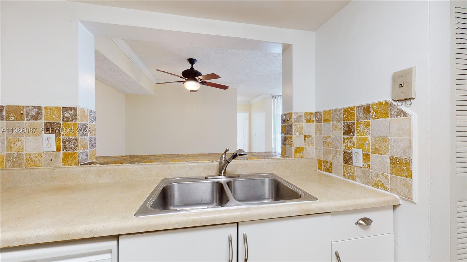 INTERNATIONAL TOWERS COND - Residential Lease