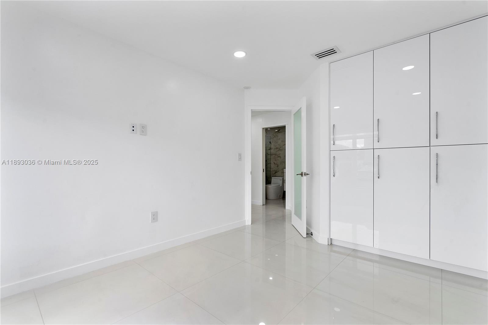 COUNTRY LAKE 2ND ADDN - Residential