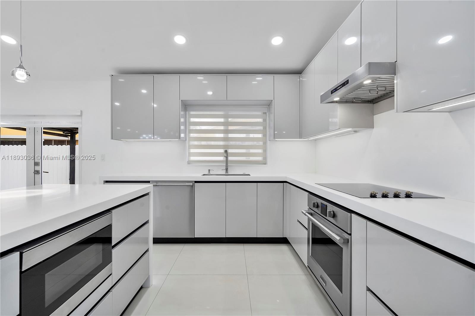 COUNTRY LAKE 2ND ADDN - Residential