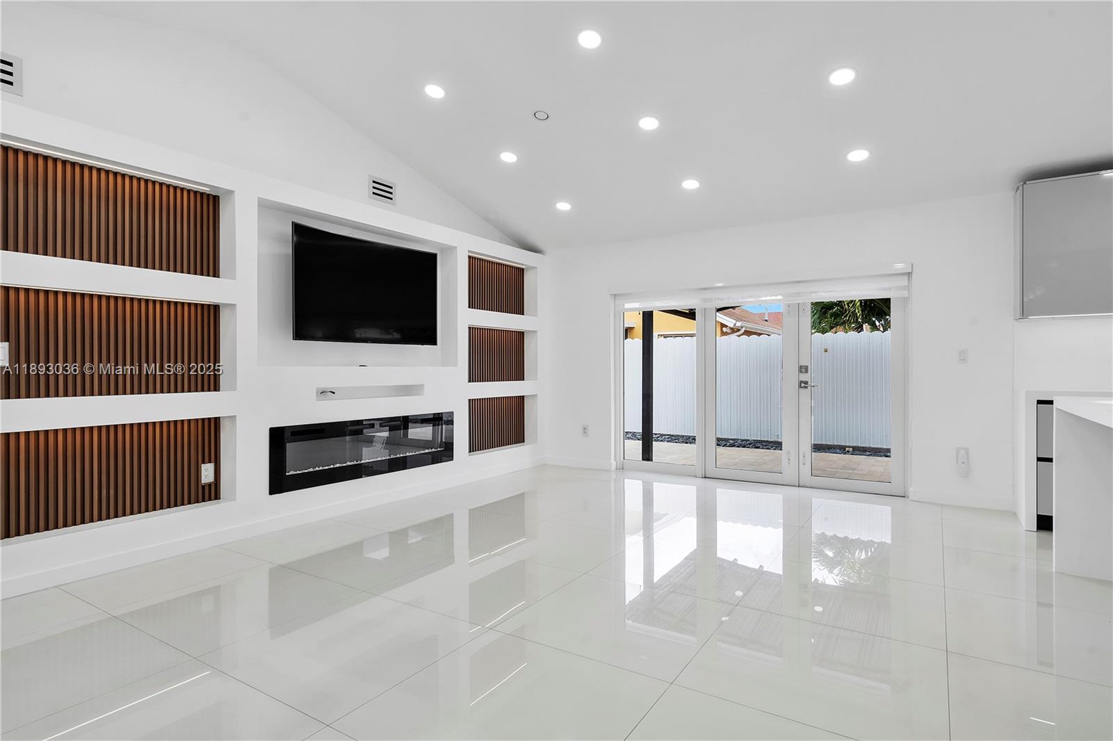 COUNTRY LAKE 2ND ADDN - Residential