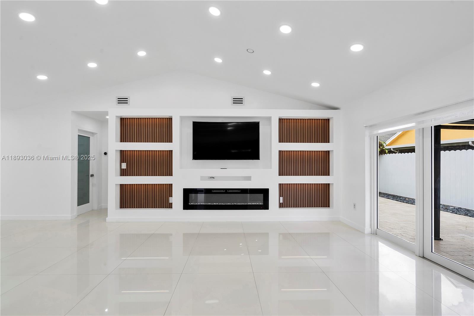 COUNTRY LAKE 2ND ADDN - Residential