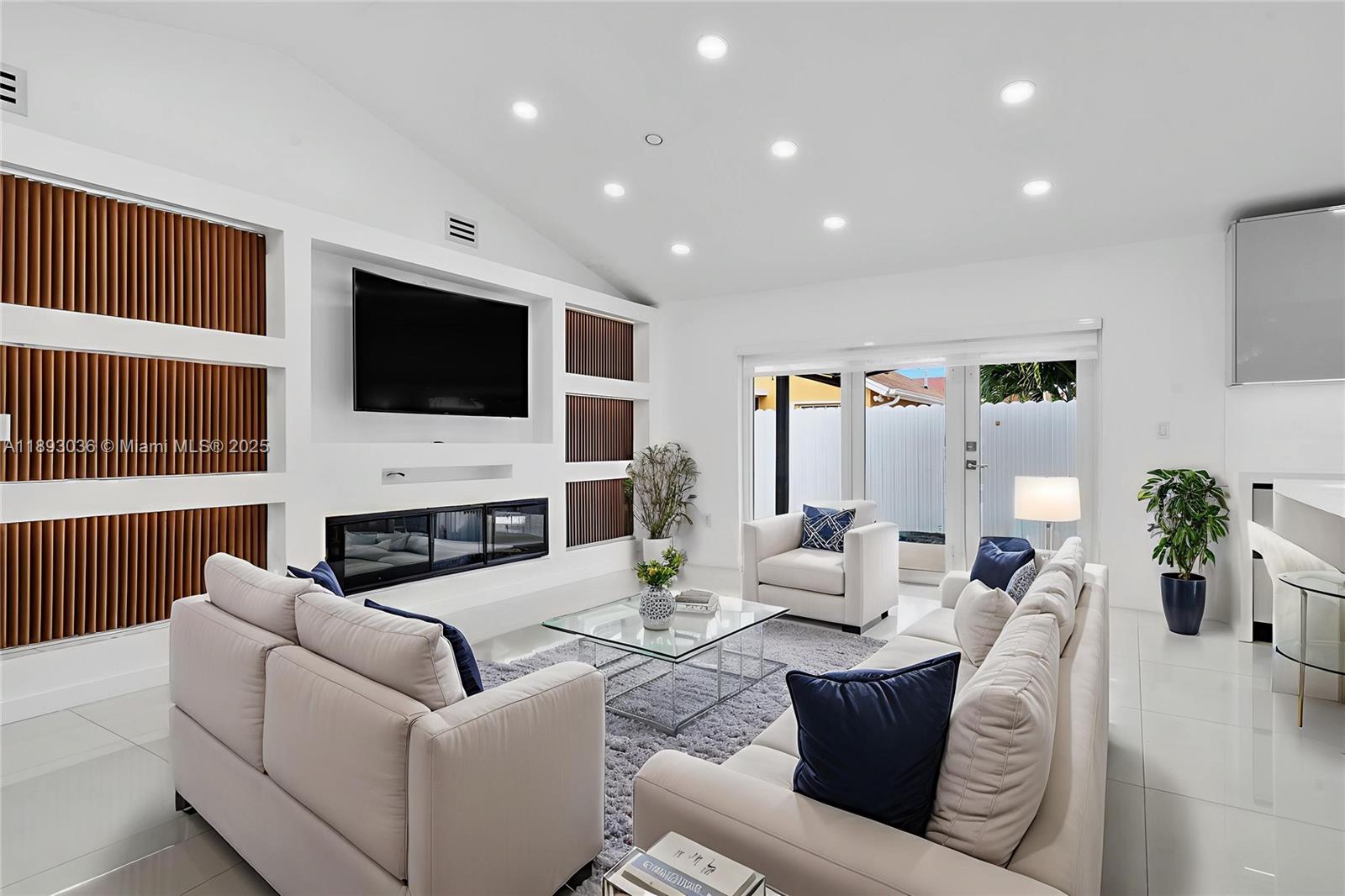 COUNTRY LAKE 2ND ADDN - Residential