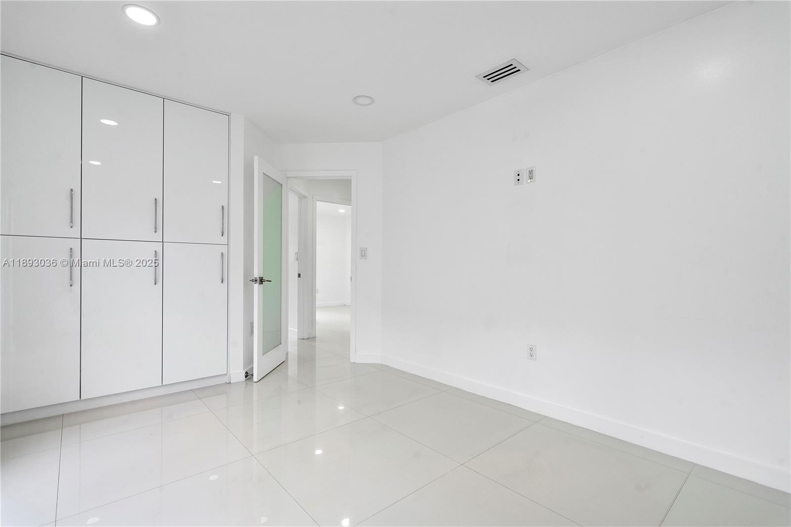 COUNTRY LAKE 2ND ADDN - Residential