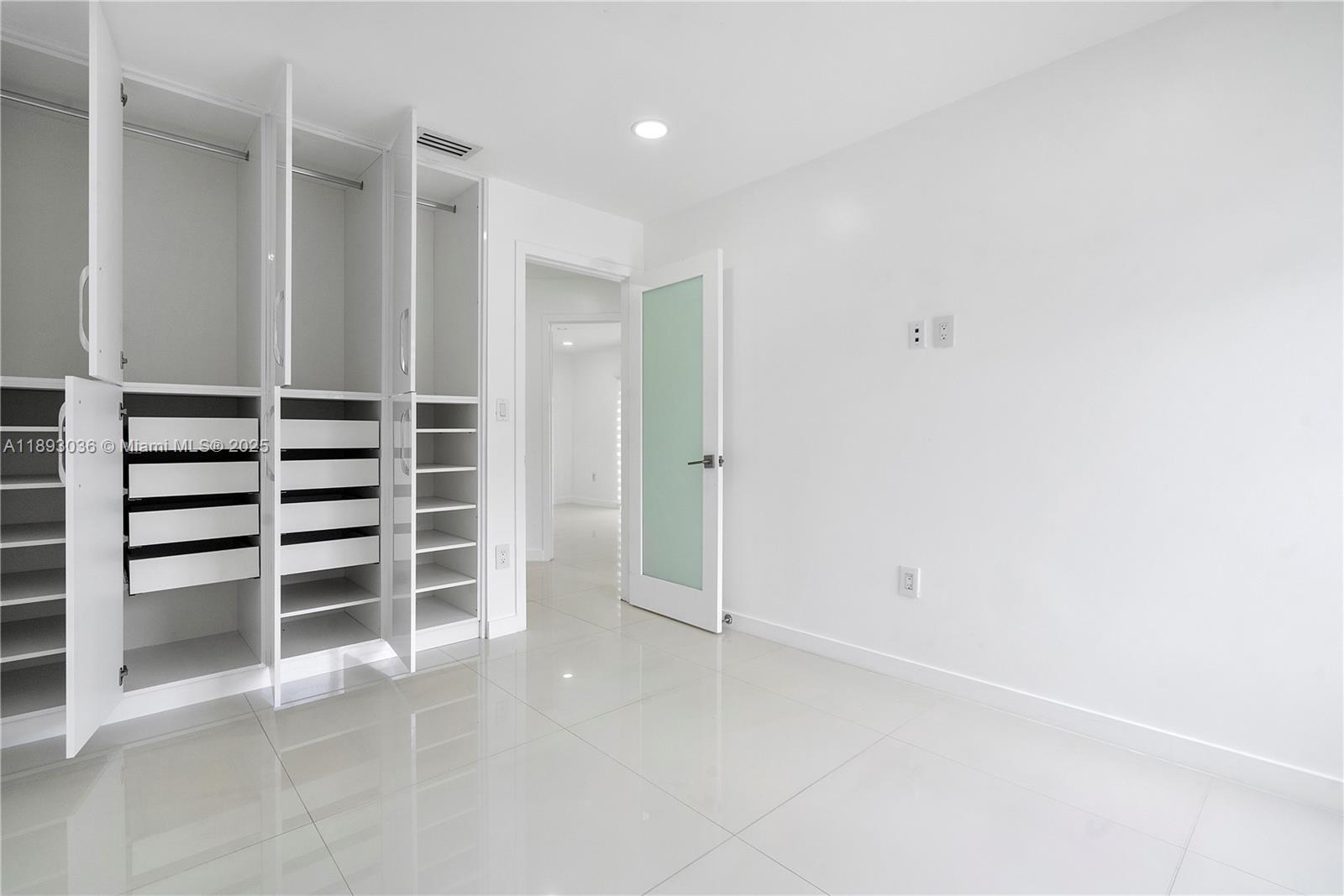COUNTRY LAKE 2ND ADDN - Residential