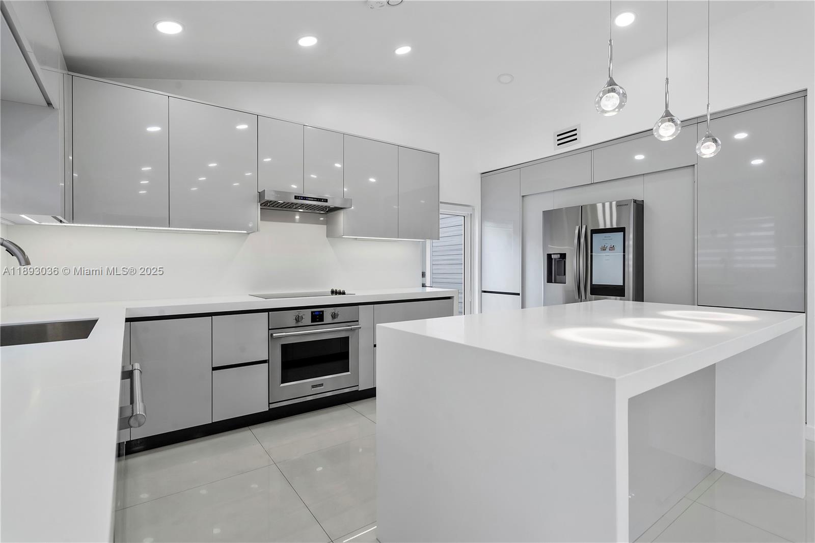 COUNTRY LAKE 2ND ADDN - Residential