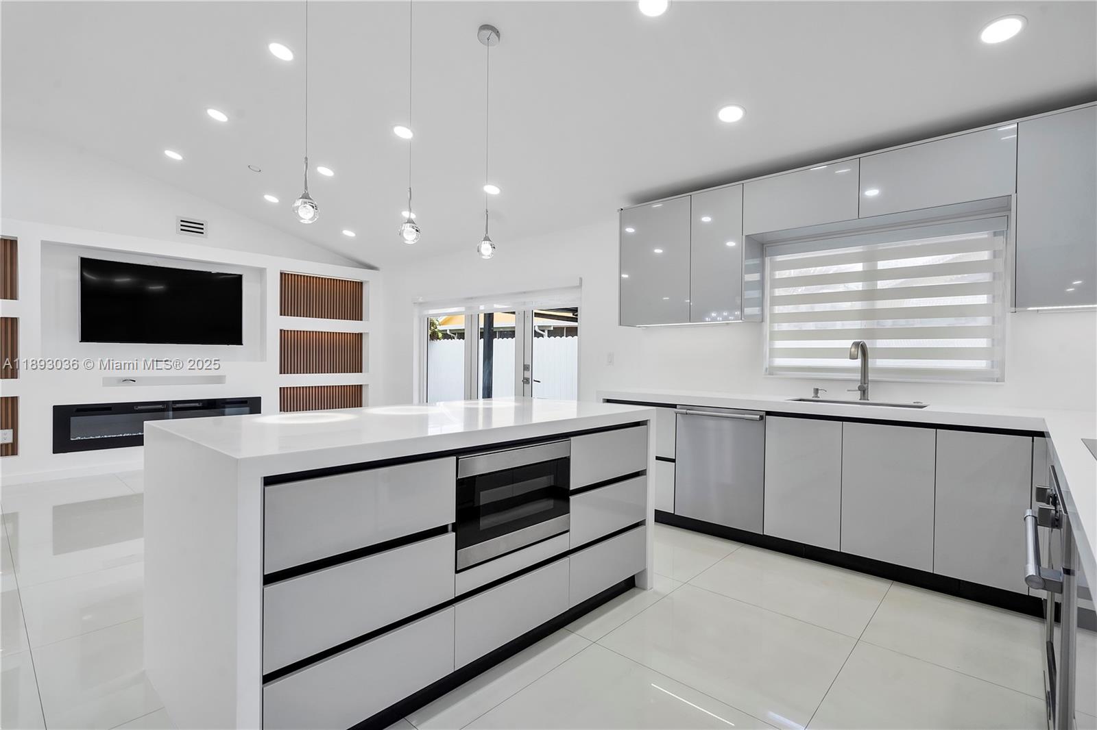 COUNTRY LAKE 2ND ADDN - Residential