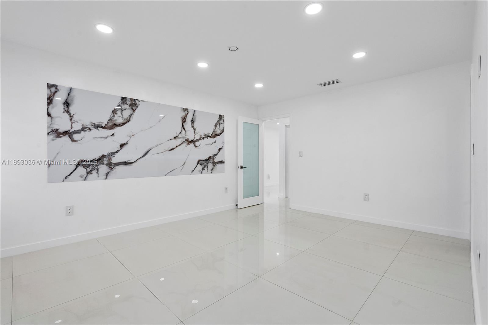 COUNTRY LAKE 2ND ADDN - Residential
