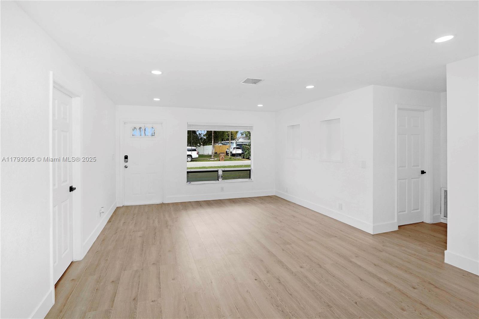 610 NW 38th Ct