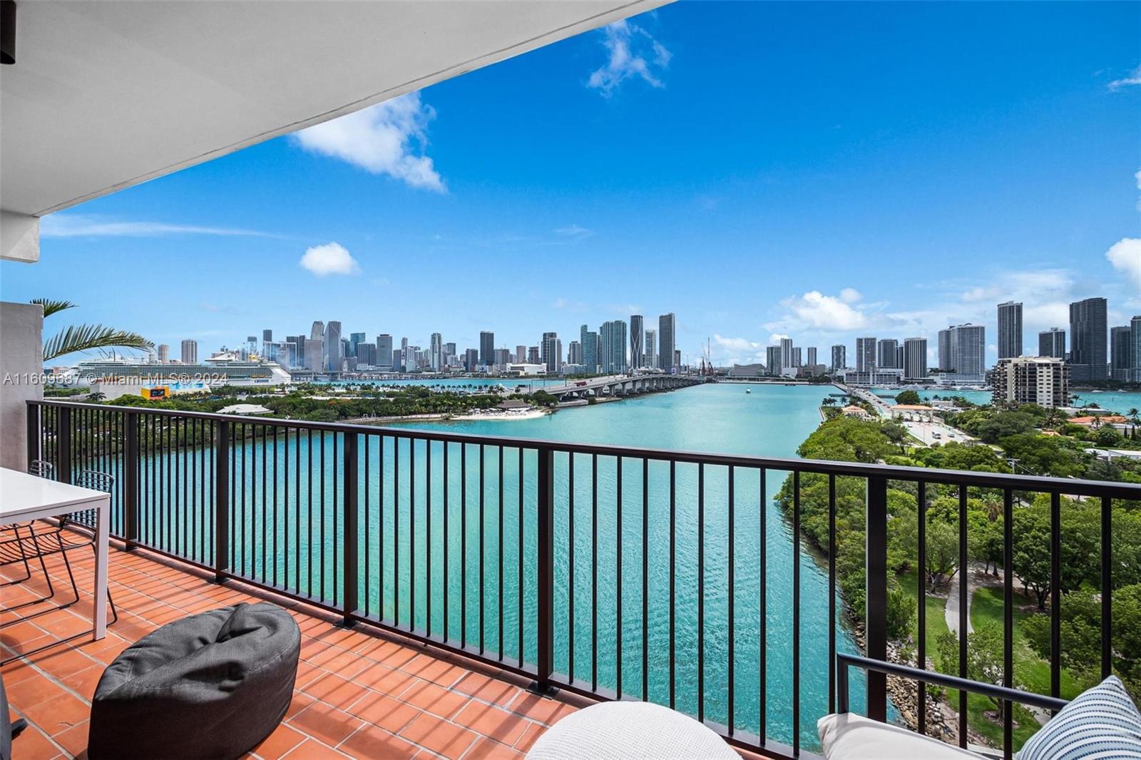 1000 Venetian Way 1108, Miami, Broward County, Florida - 1 Bedrooms  
2 Bathrooms - 