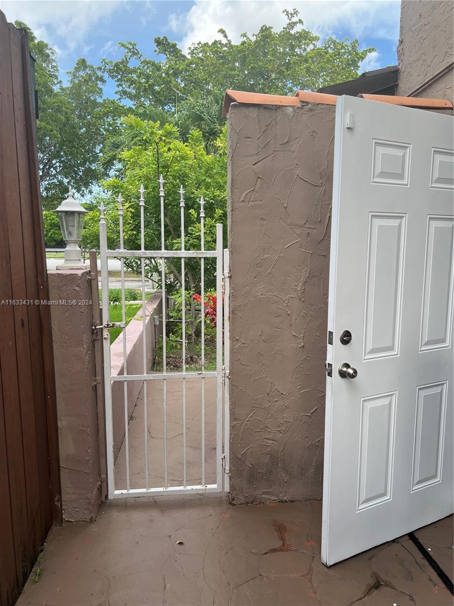 SHORES CALUSA - Residential Lease