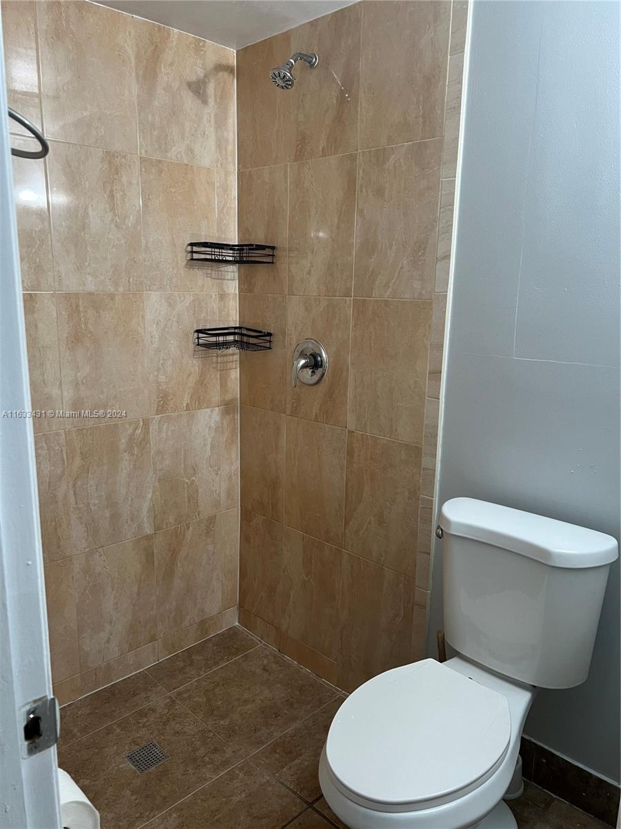 SHORES CALUSA - Residential Lease