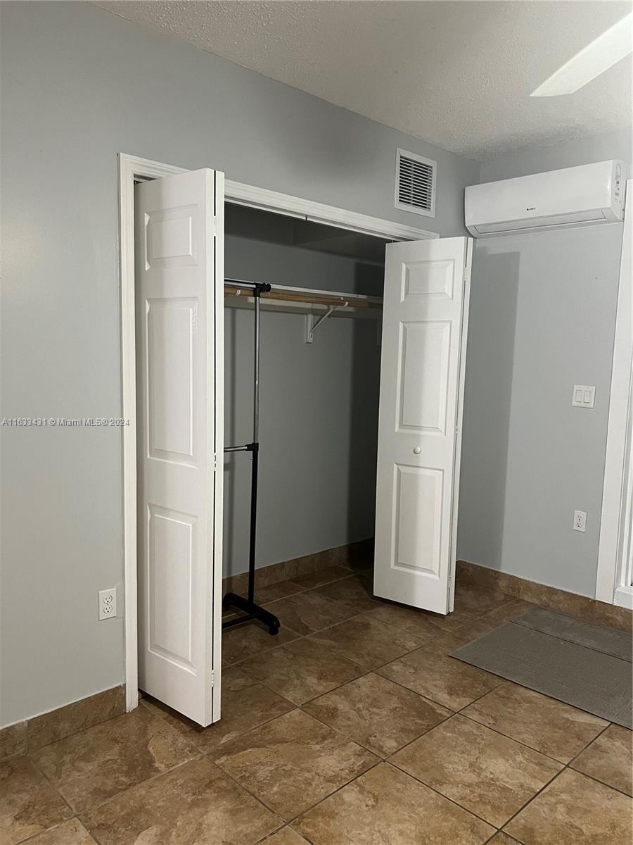 SHORES CALUSA - Residential Lease