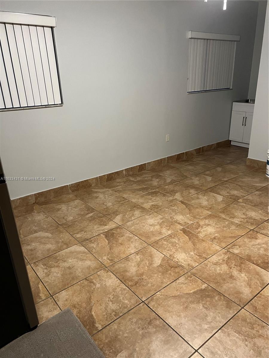 SHORES CALUSA - Residential Lease