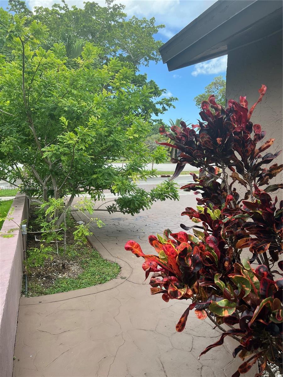 SHORES CALUSA - Residential Lease