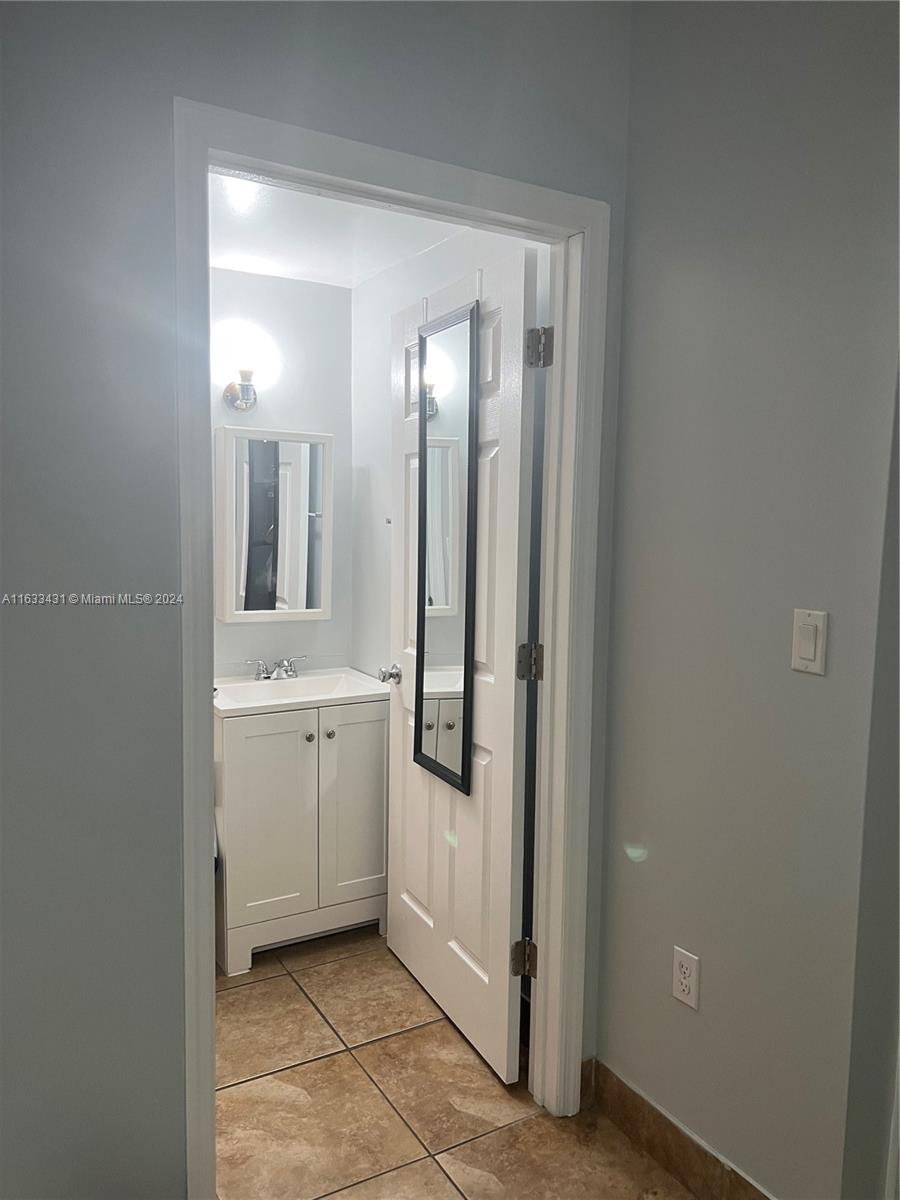 SHORES CALUSA - Residential Lease