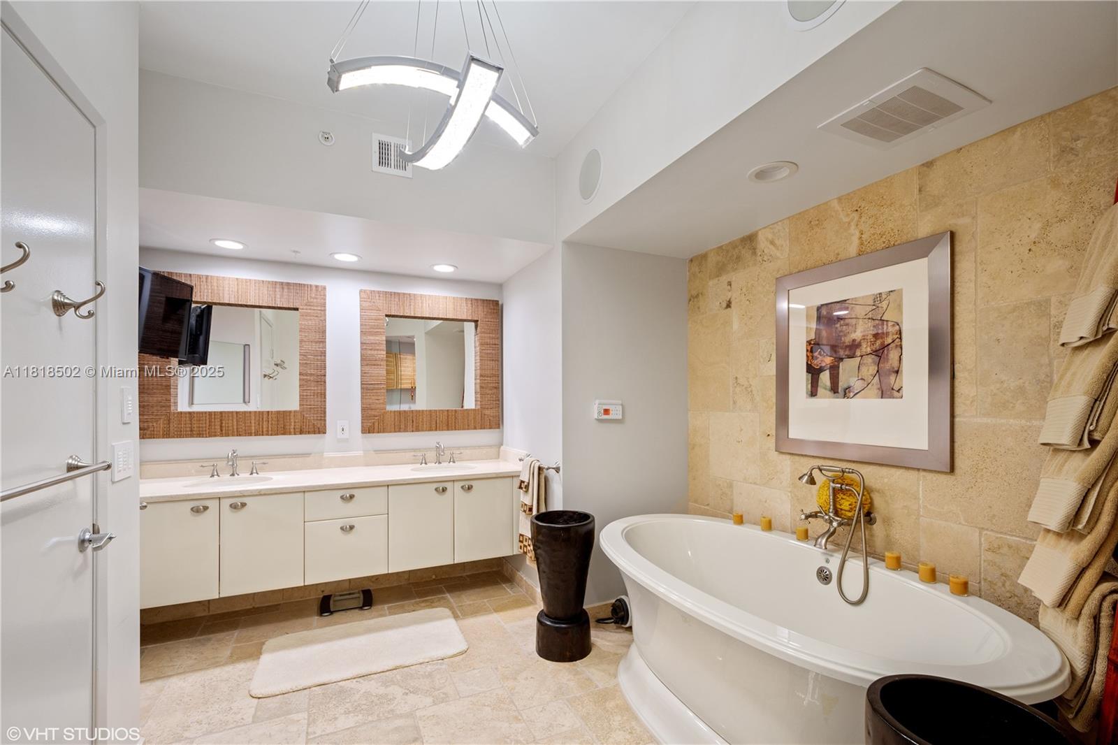 LAS OLAS RIVER HOUSE COND - Residential