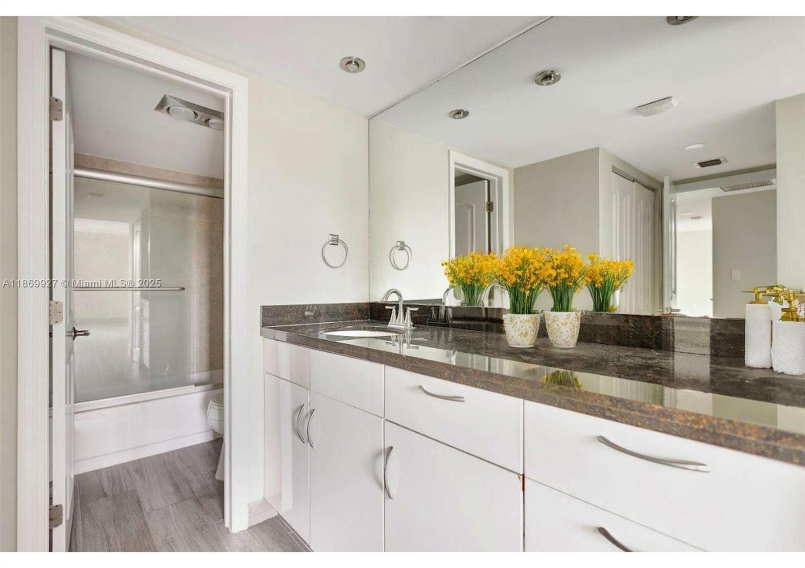 BONAVIDA CONDO - Residential