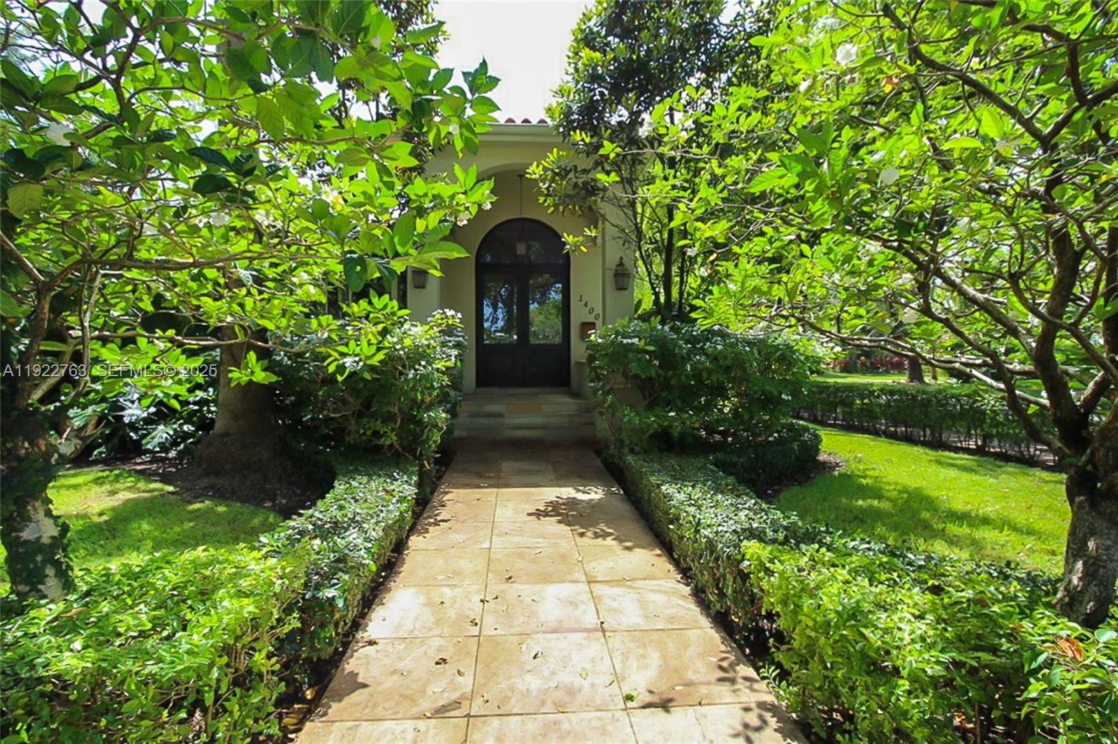 1400 Alberca St 1400