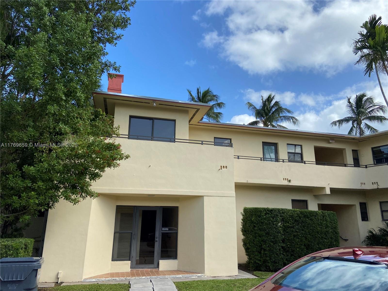32 Camden Dr 8, Bal Harbour, Miami-Dade County, Florida - 1 Bedrooms  
1 Bathrooms - 