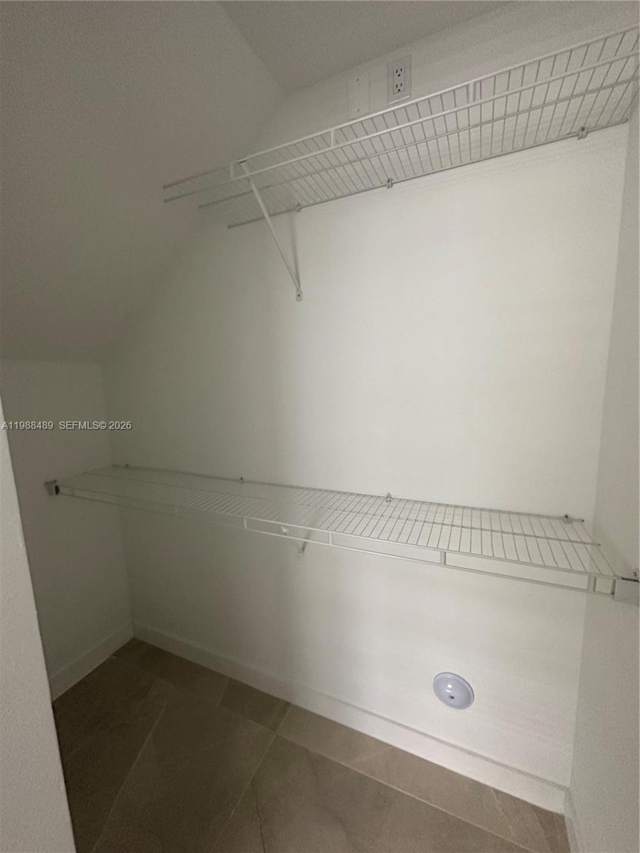 M.C.R. INDUSTRIAL PARK - Residential Lease