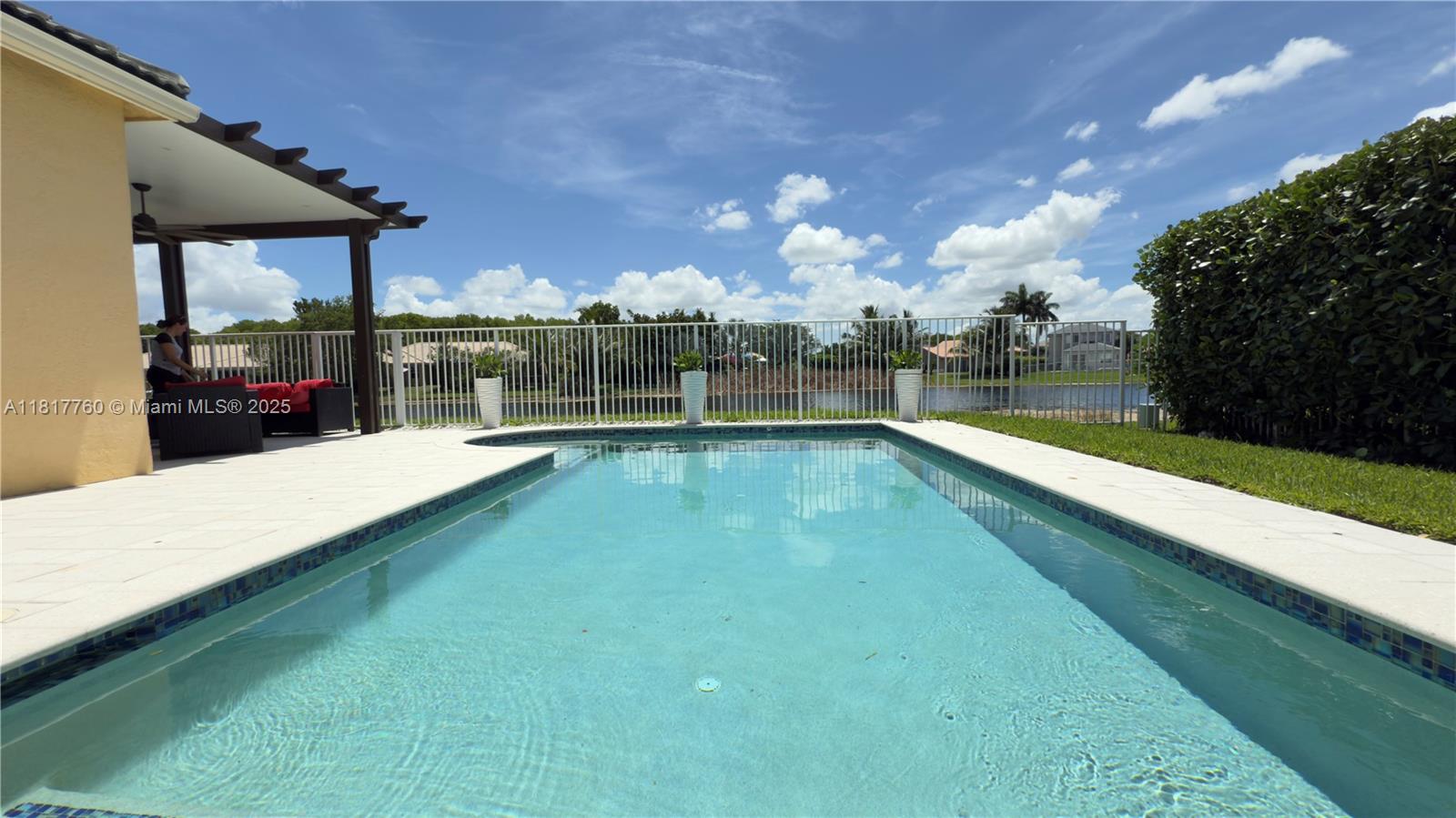 4221 Laurel Ridge Cir