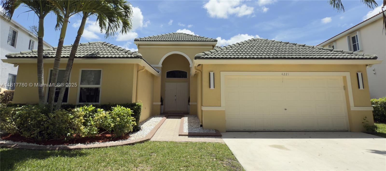 Property for Sale at 4221 Laurel Ridge Cir, Weston, Broward County, Florida - Bedrooms: 4 
Bathrooms: 3  - $1,100,000