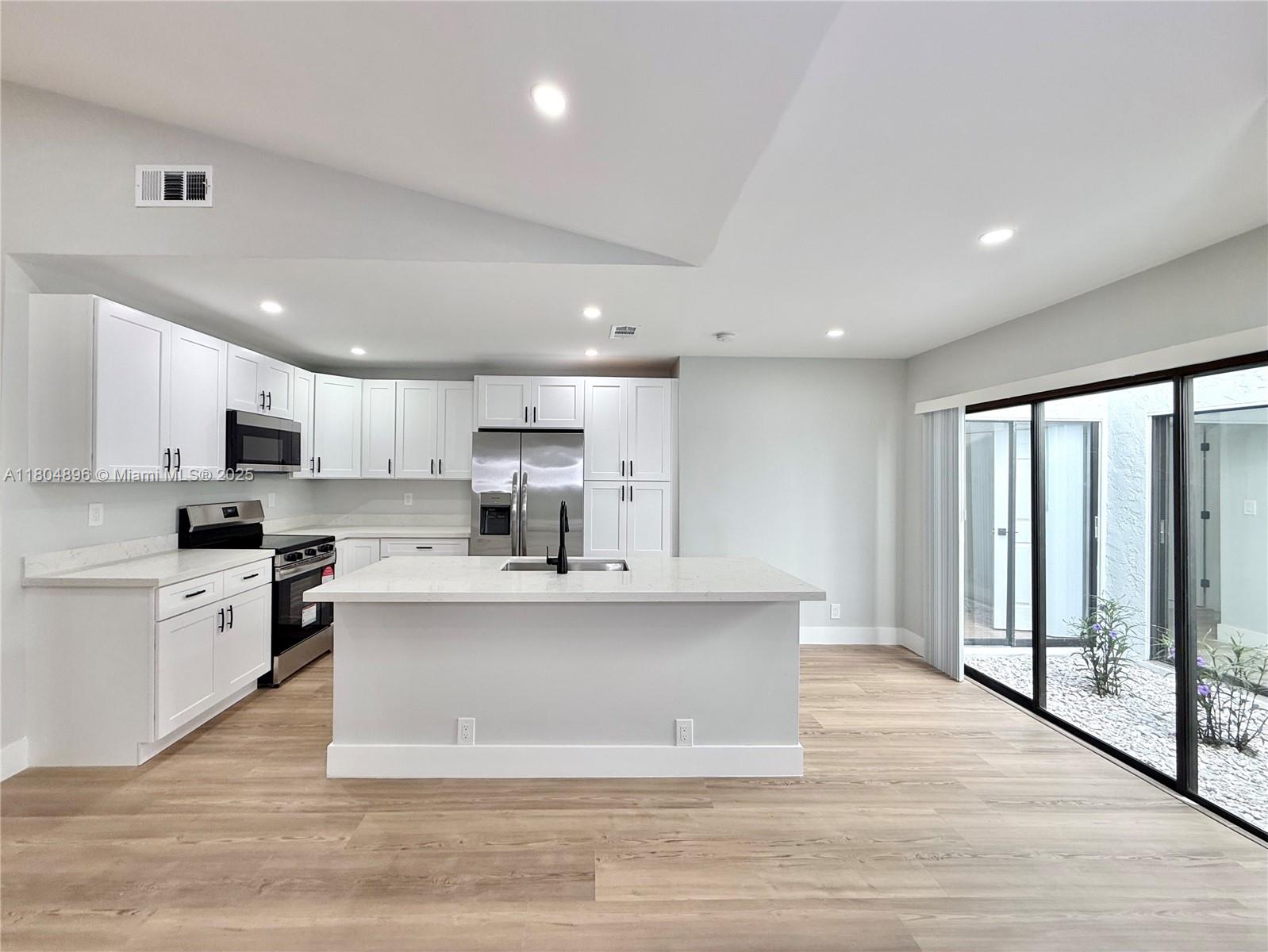 TIBURON II PH II - Residential
