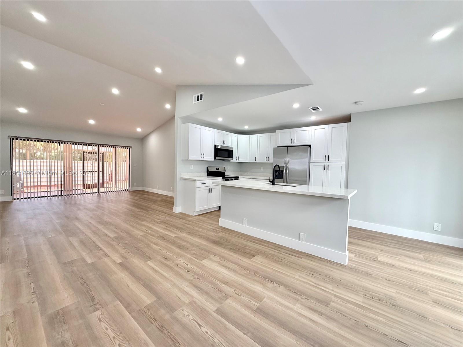 TIBURON II PH II - Residential