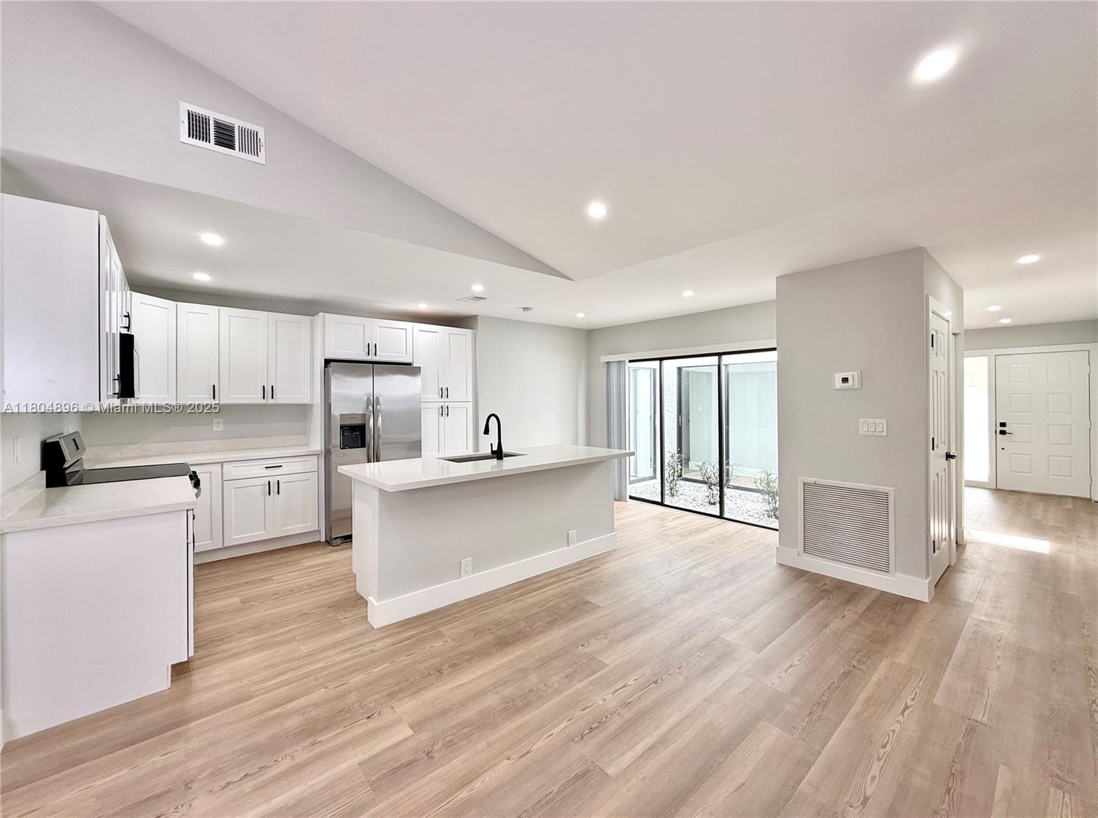TIBURON II PH II - Residential