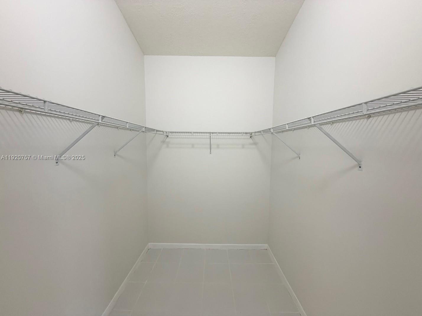 ANTIGUA POINT - Residential Lease