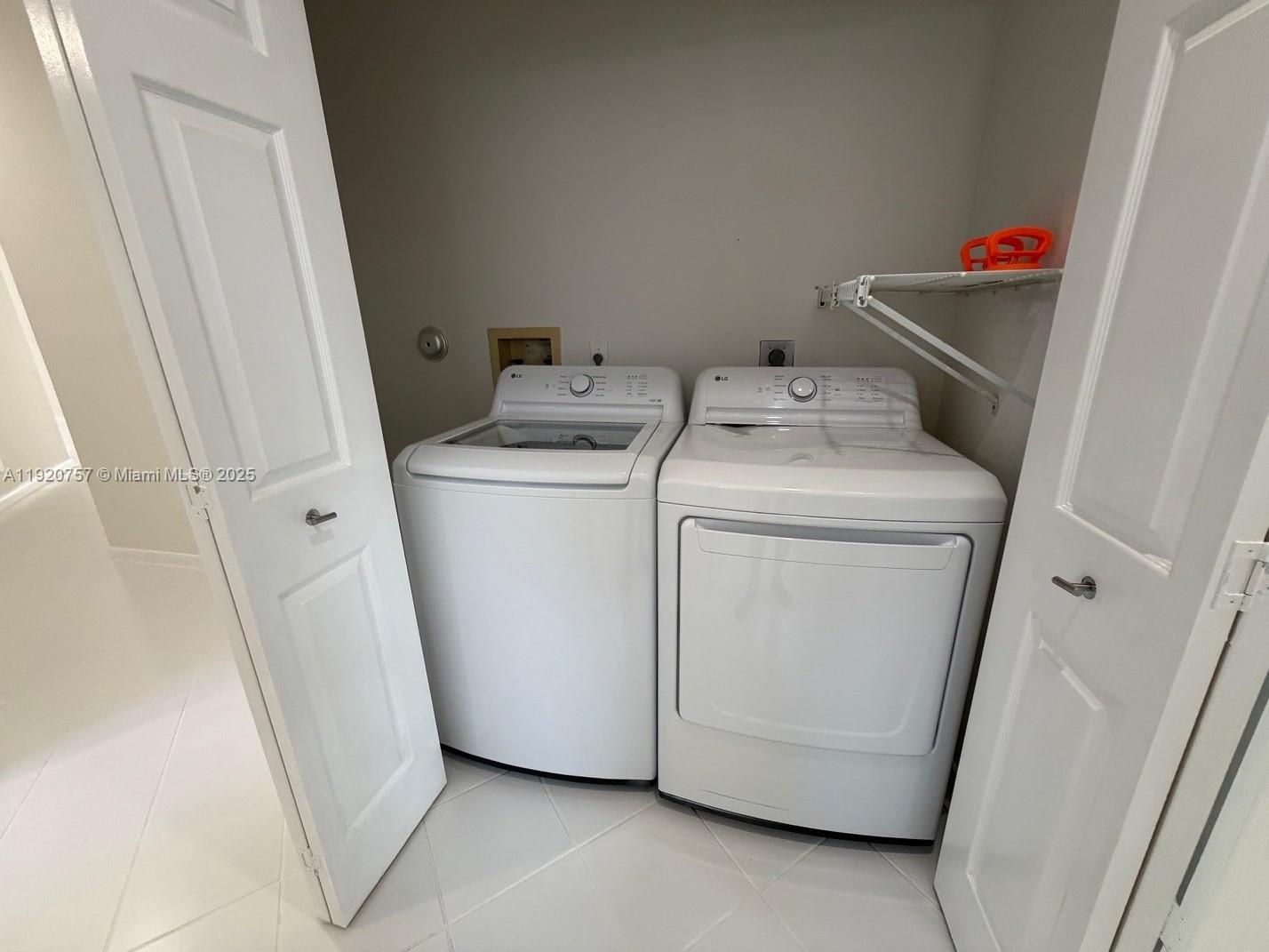 ANTIGUA POINT - Residential Lease